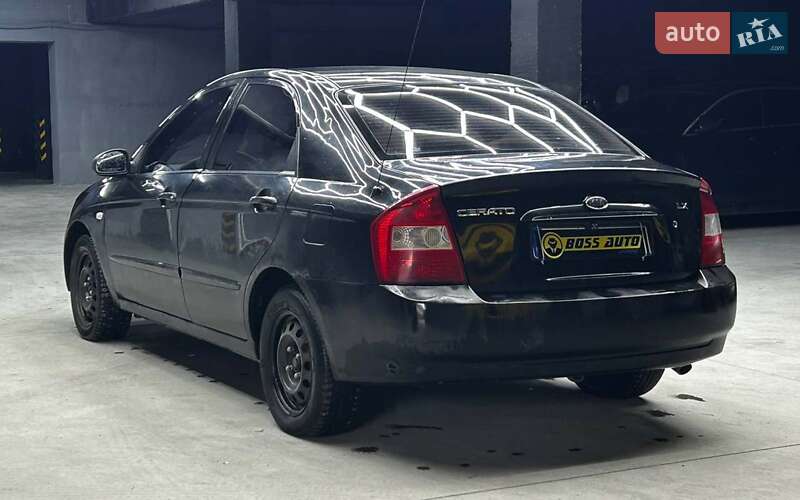 Седан Kia Cerato 2005 в Черновцах