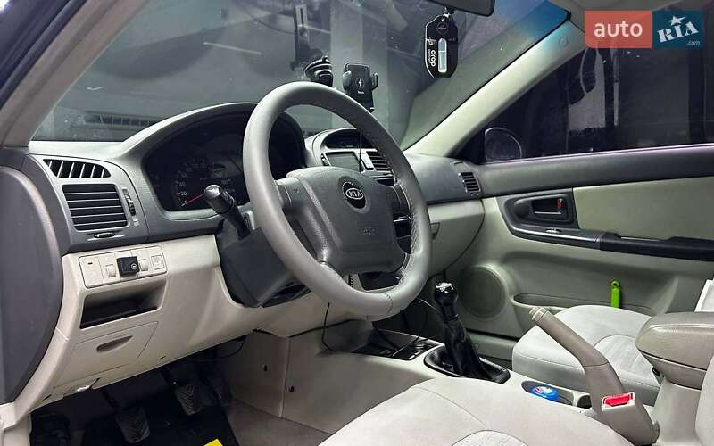 Седан Kia Cerato 2005 в Черновцах