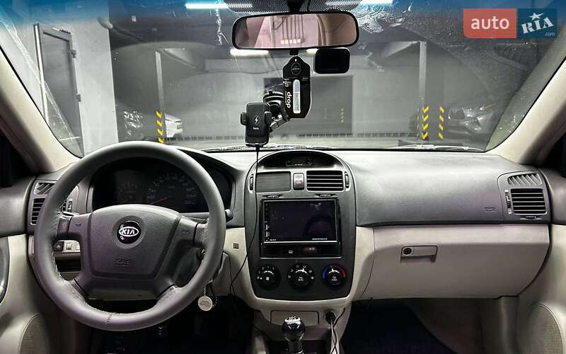 Седан Kia Cerato 2005 в Черновцах