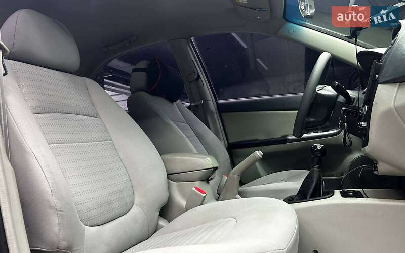Седан Kia Cerato 2005 в Черновцах