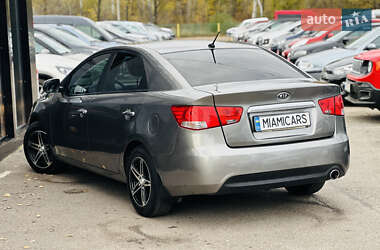 Седан Kia Cerato 2011 в 