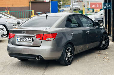 Седан Kia Cerato 2011 в 