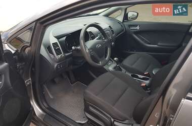 Седан Kia Cerato 2013 в 
