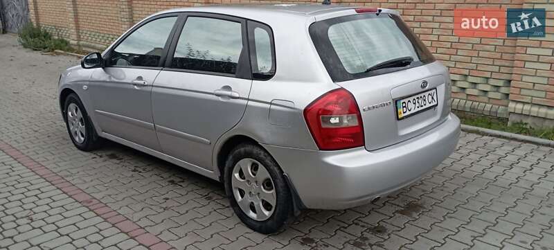 Хетчбек Kia Cerato 2006 в Стрию