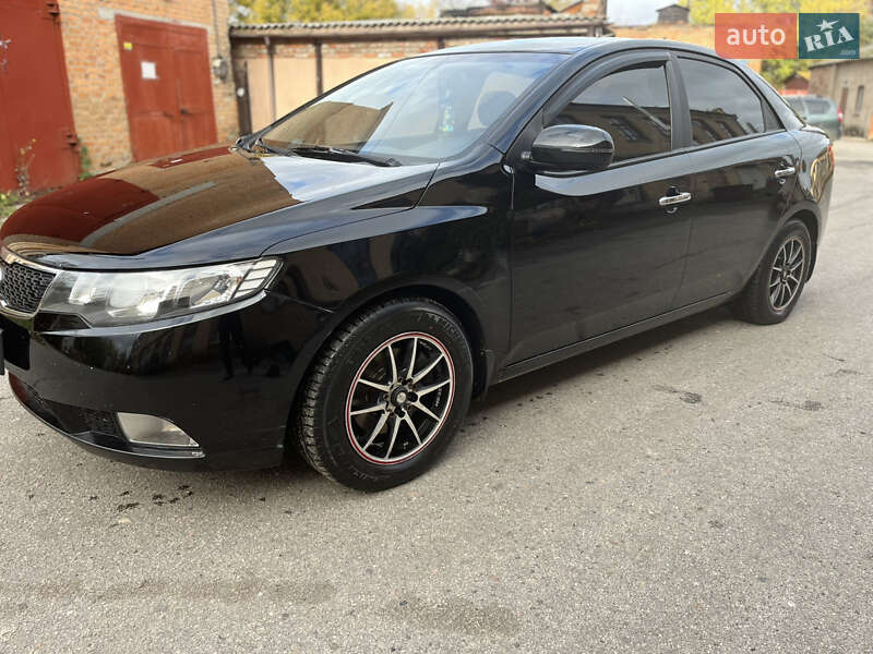 Седан Kia Cerato 2010 в Ромнах фото 2 Седан Kia Cerato 2010 в Ромнах