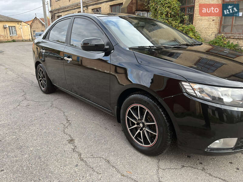 Седан Kia Cerato 2010 в Ромнах фото 5 Седан Kia Cerato 2010 в Ромнах