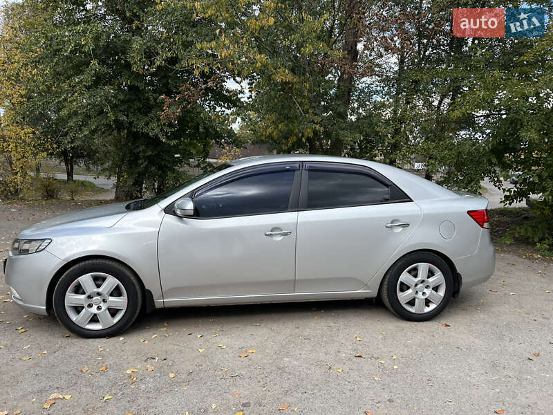 Седан Kia Cerato 2012 в Каменском