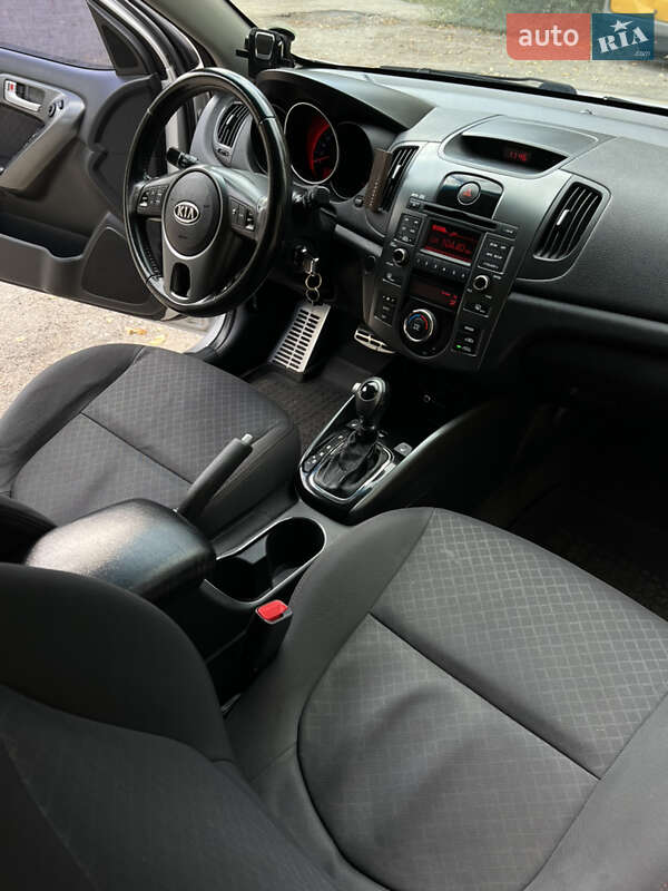 Седан Kia Cerato 2012 в Каменском