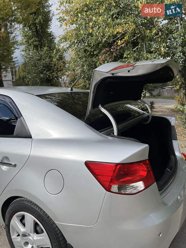 Седан Kia Cerato 2012 в Каменском