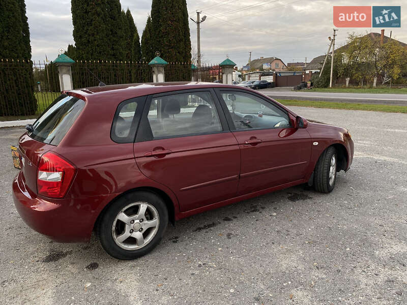 Хетчбек Kia Cerato 2006 в Дубні