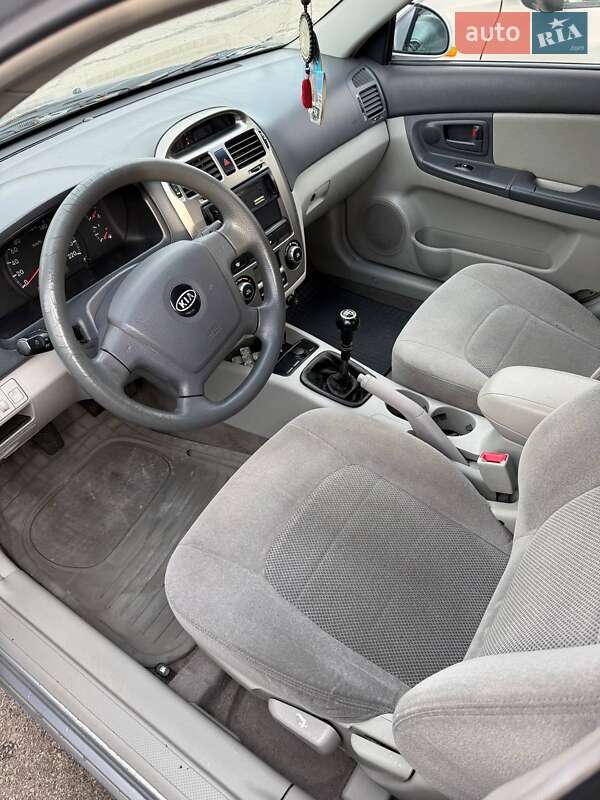 Седан Kia Cerato 2005 в Киеве