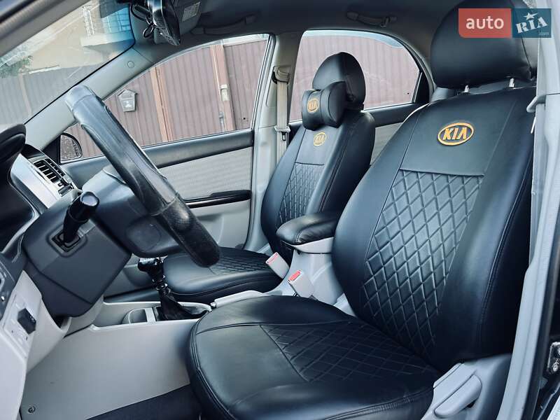 Седан Kia Cerato 2007 в Черновцах