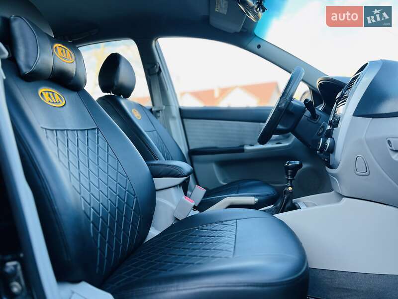 Седан Kia Cerato 2007 в Черновцах