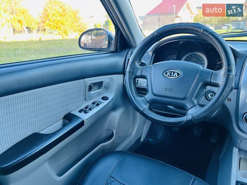 Седан Kia Cerato 2007 в Черновцах