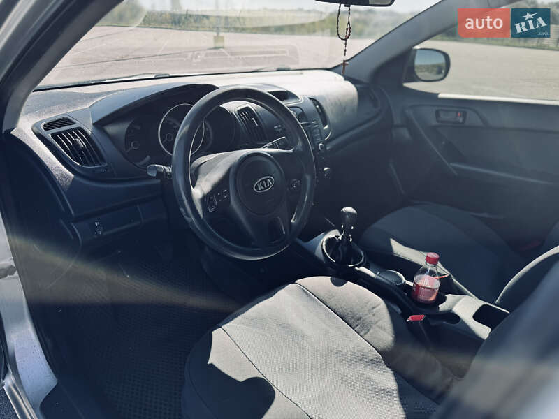 Седан Kia Cerato 2010 в Ровно