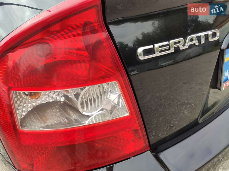 Седан Kia Cerato 2006 в Днепре