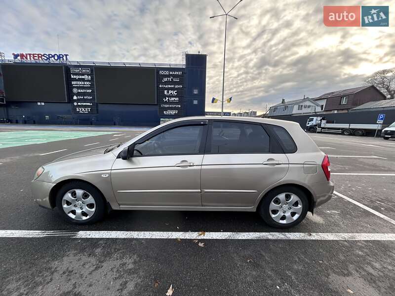 Хэтчбек Kia Cerato 2006 в Киеве