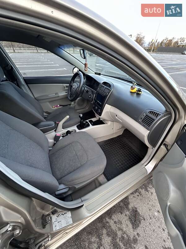 Хэтчбек Kia Cerato 2006 в Киеве