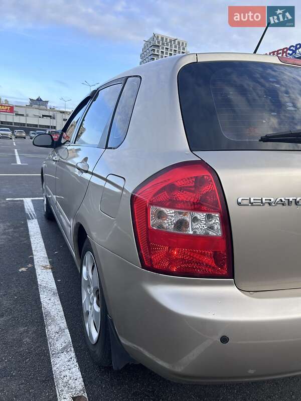 Хэтчбек Kia Cerato 2006 в Киеве