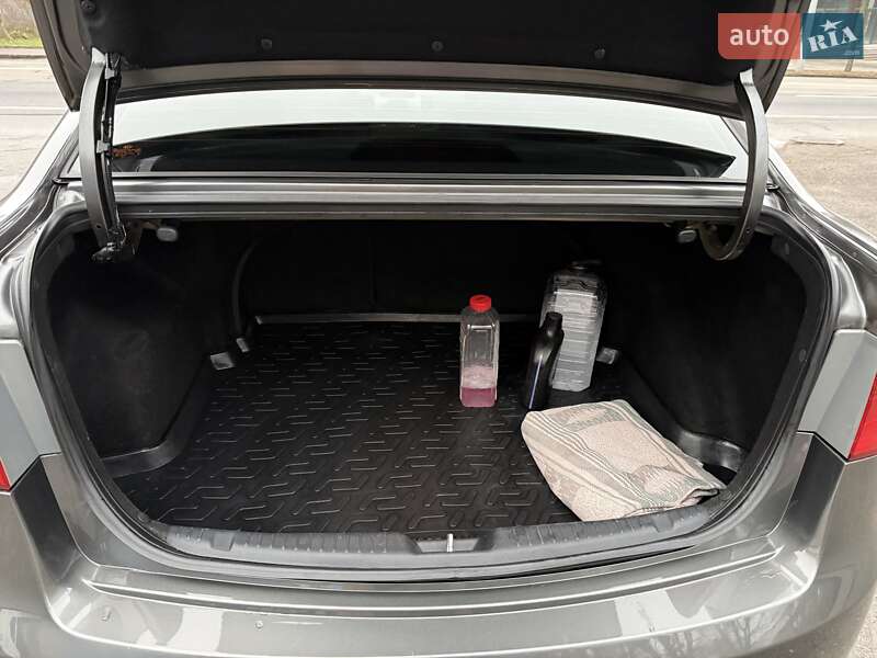 Седан Kia Cerato 2012 в Киеве