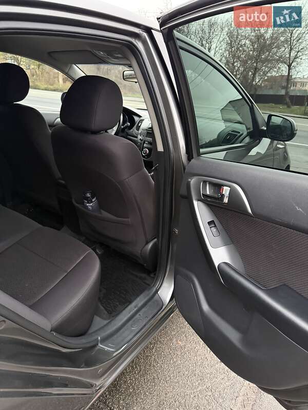 Седан Kia Cerato 2012 в Киеве