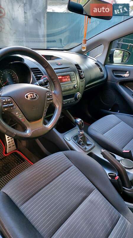 Седан Kia Cerato 2012 в Первомайске