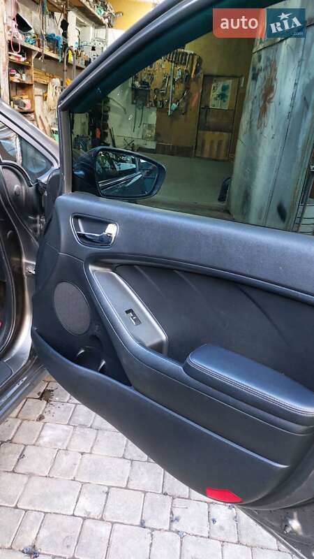 Седан Kia Cerato 2012 в Первомайске