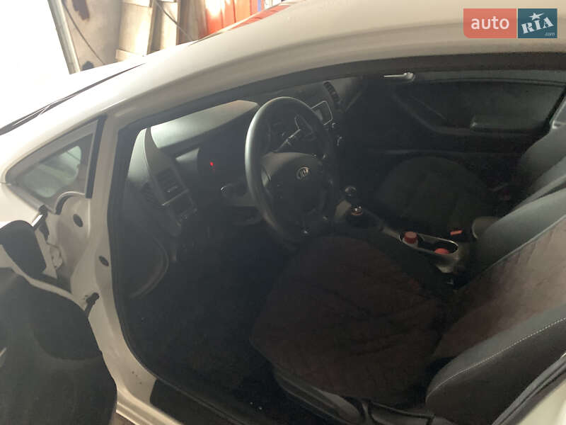 Седан Kia Cerato 2013 в Києві