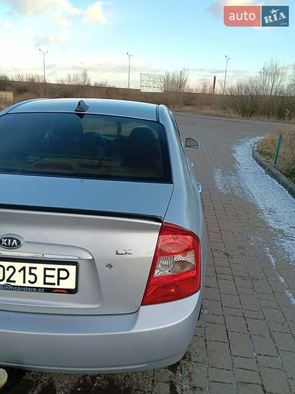 Седан Kia Cerato 2005 в Ужгороді