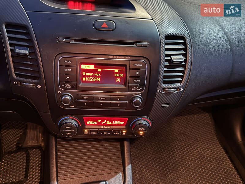 Седан Kia Cerato 2014 в Києві