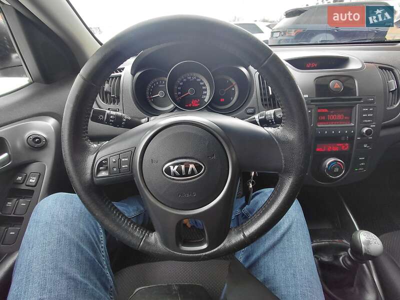 Седан Kia Cerato 2012 в Львове