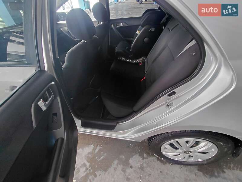 Седан Kia Cerato 2012 в Львове