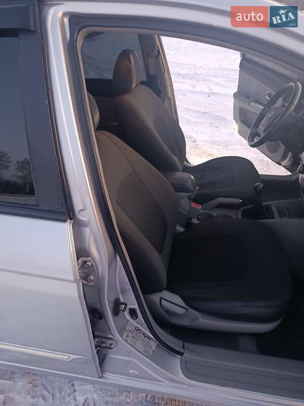 Седан Kia Cerato 2007 в Талалаевке