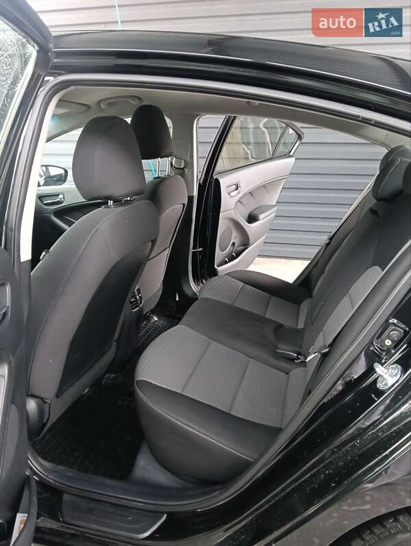 Седан Kia Cerato 2013 в Гостомеле