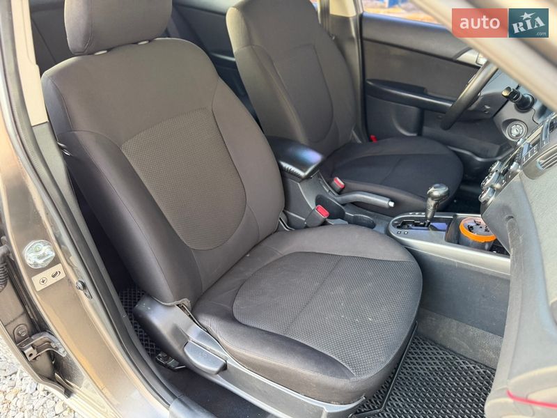 Седан Kia Cerato 2009 в Ровно