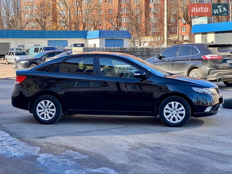Седан Kia Cerato 2009 в Киеве