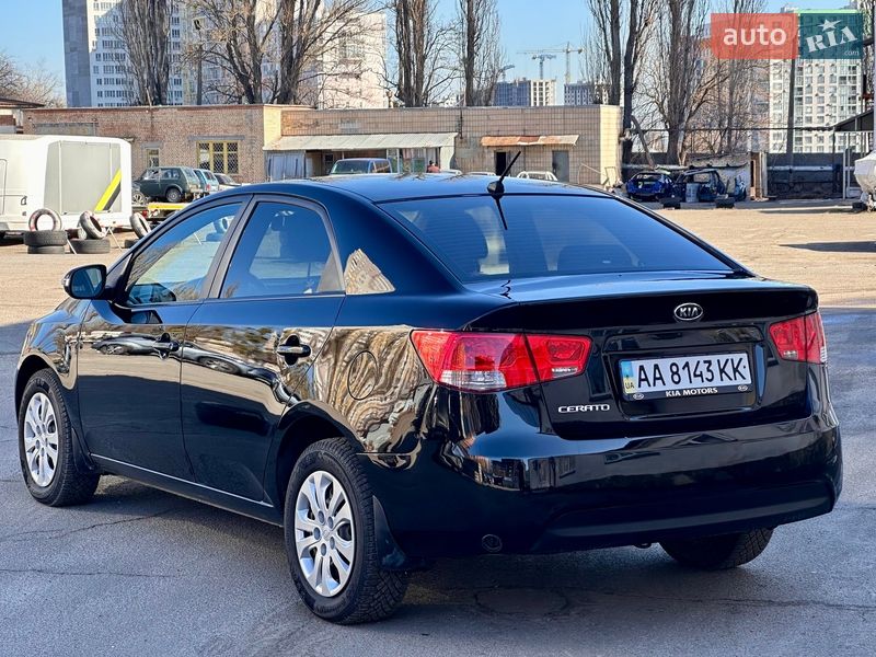 Седан Kia Cerato 2009 в Киеве