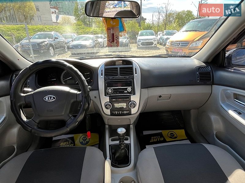 Седан Kia Cerato 2007 в Стрию