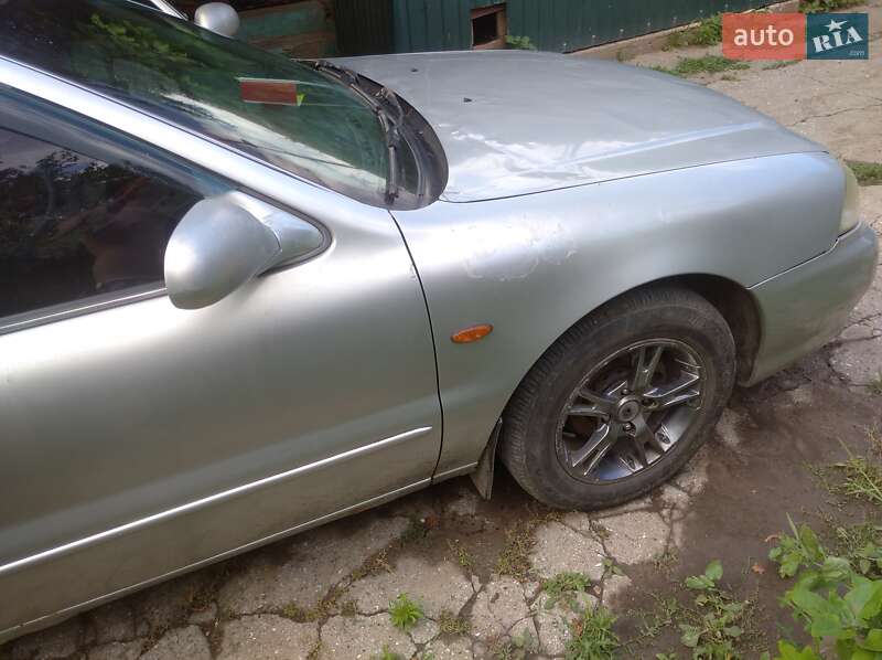 Седан Kia Clarus 2000 в 