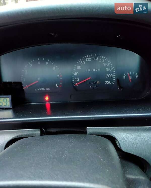 Седан Kia Clarus 1999 в Чернигове