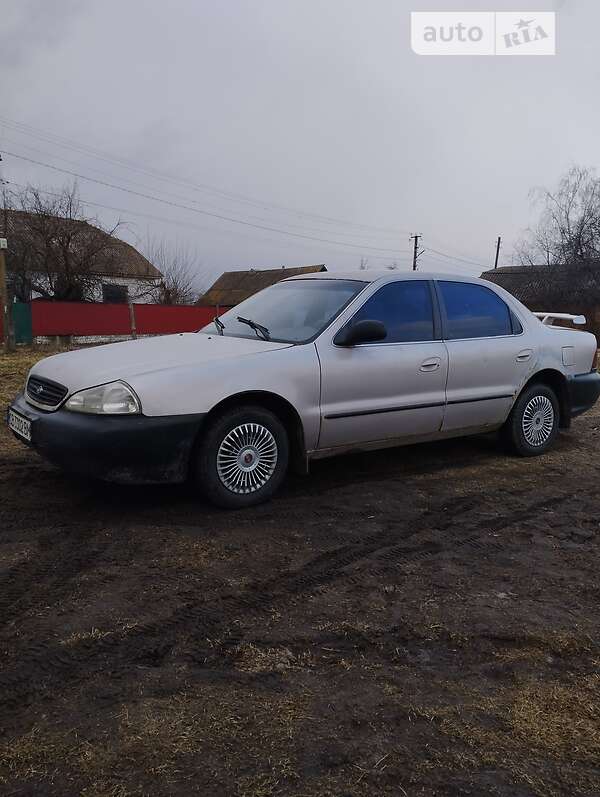 Седан Kia Clarus 1998 в Чернігові
