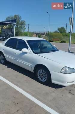 Седан Kia Clarus 2000 в Мостиске