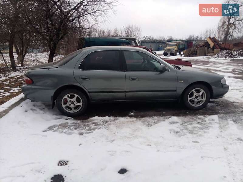 Седан Kia Clarus 1997 в Новгород-Северском