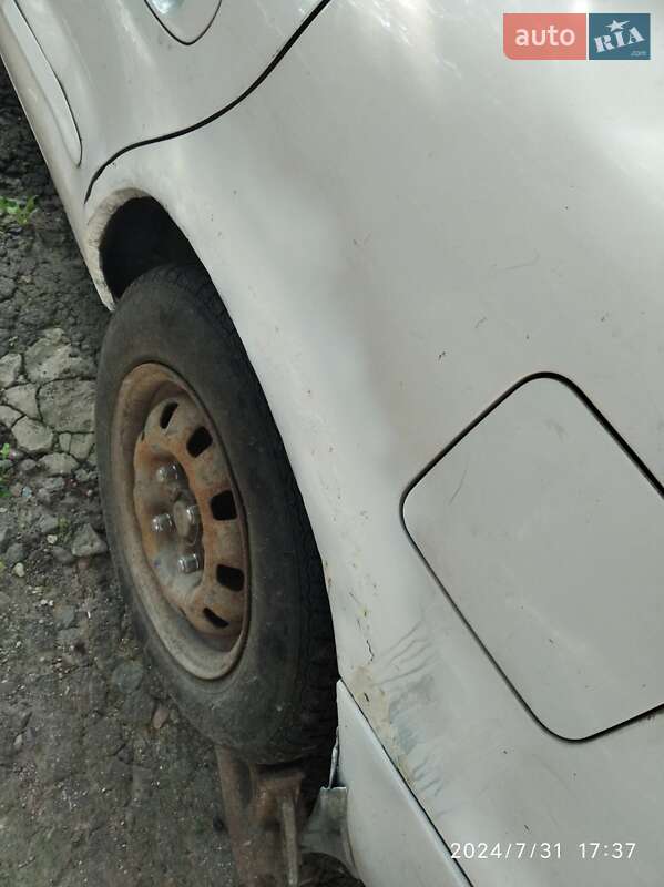 Седан Kia Clarus 1998 в Ровно