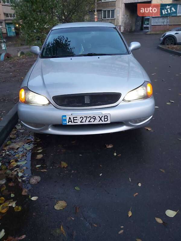 Седан Kia Clarus 1998 в Дніпрі