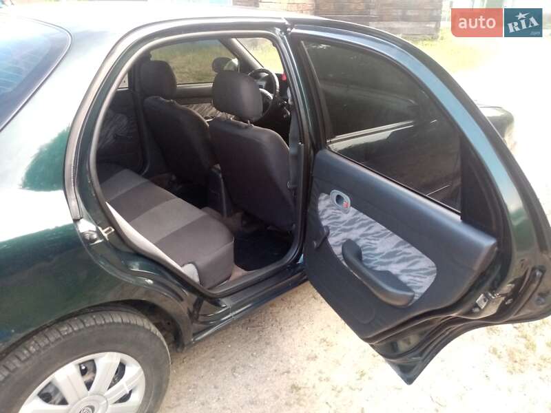 Седан Kia Clarus 1999 в Хмельницькому