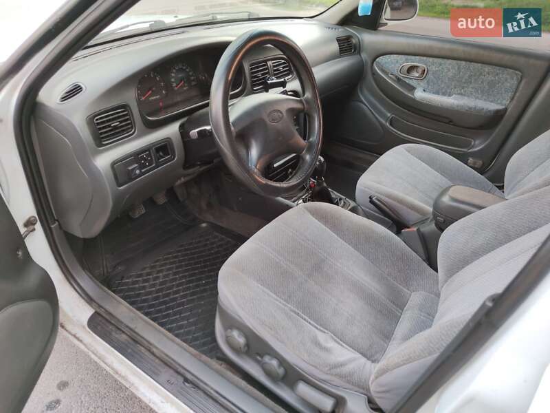 Універсал Kia Clarus 2000 в Чернігові