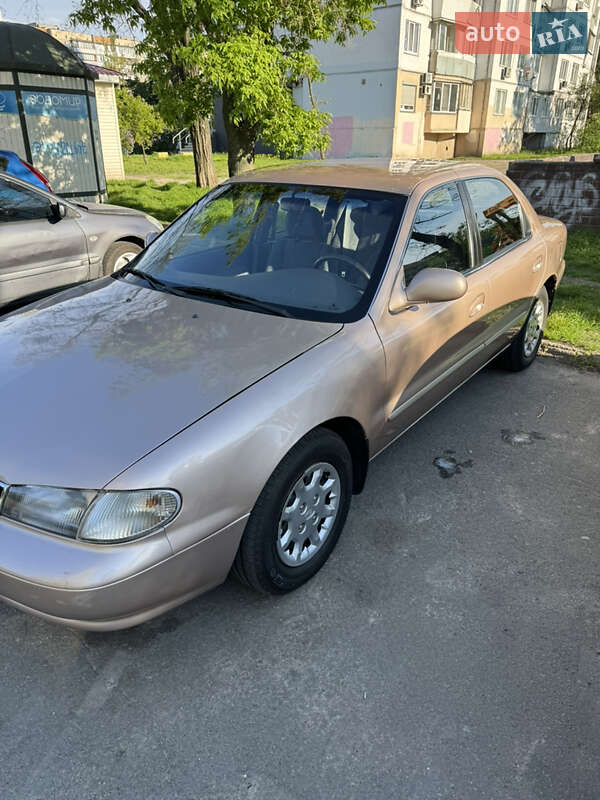 Седан Kia Clarus 1997 в Киеве