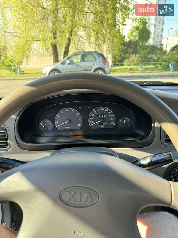 Седан Kia Clarus 1997 в Киеве