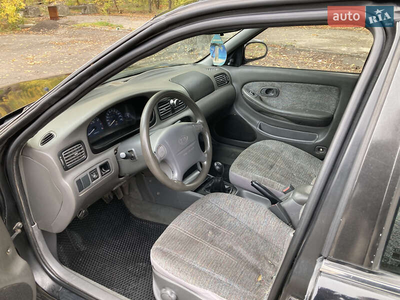 Седан Kia Clarus 1997 в Кривом Роге